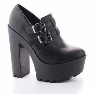 ❌SOLD❌ Platform Heels with Buckle 🖤